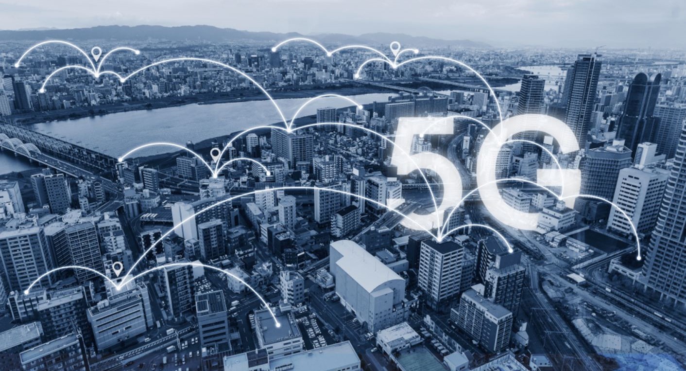 Picture of a city with "5G" and location icons superimposed